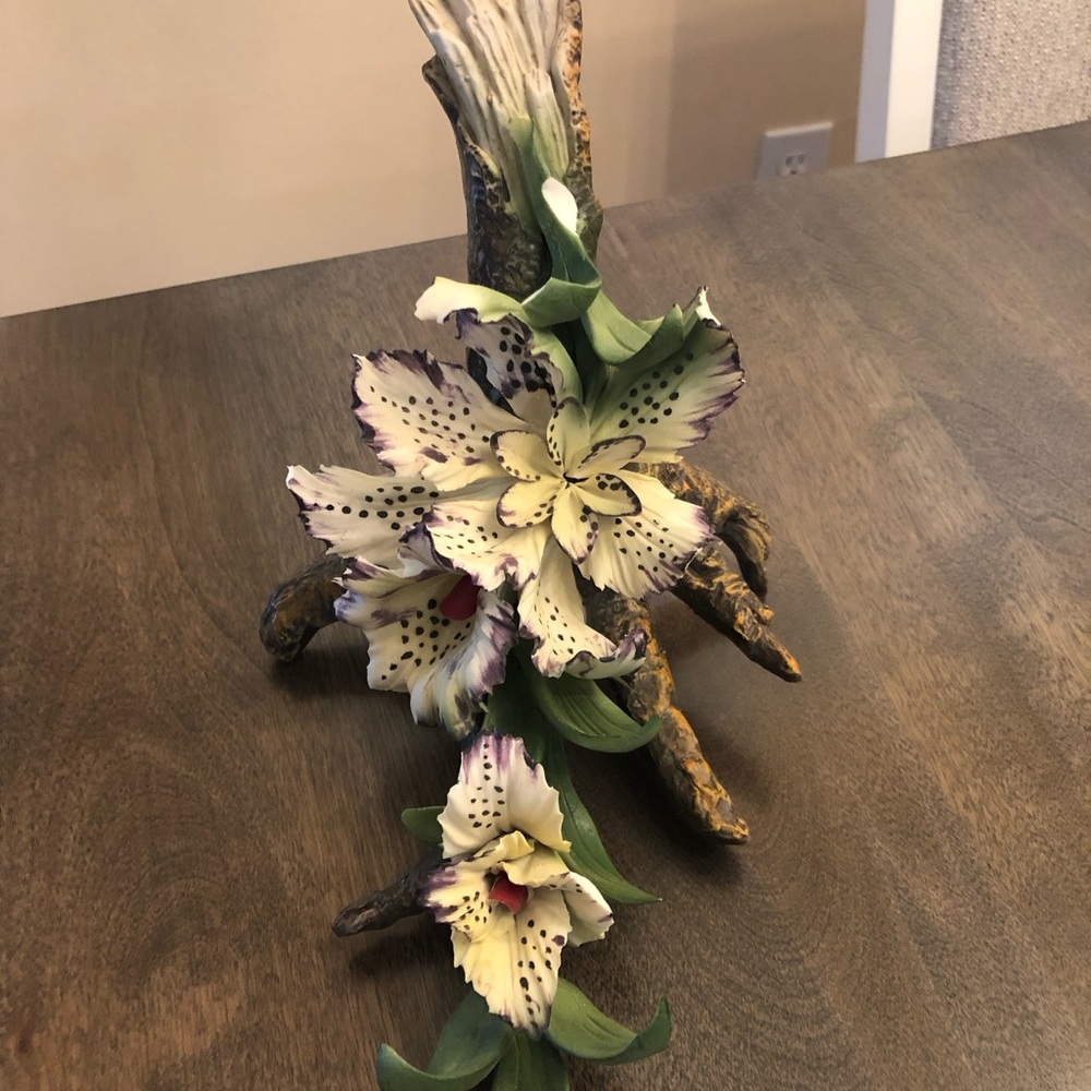 Capodimonte Porcelain White and Purple Iris Flowers on a Tree Stump